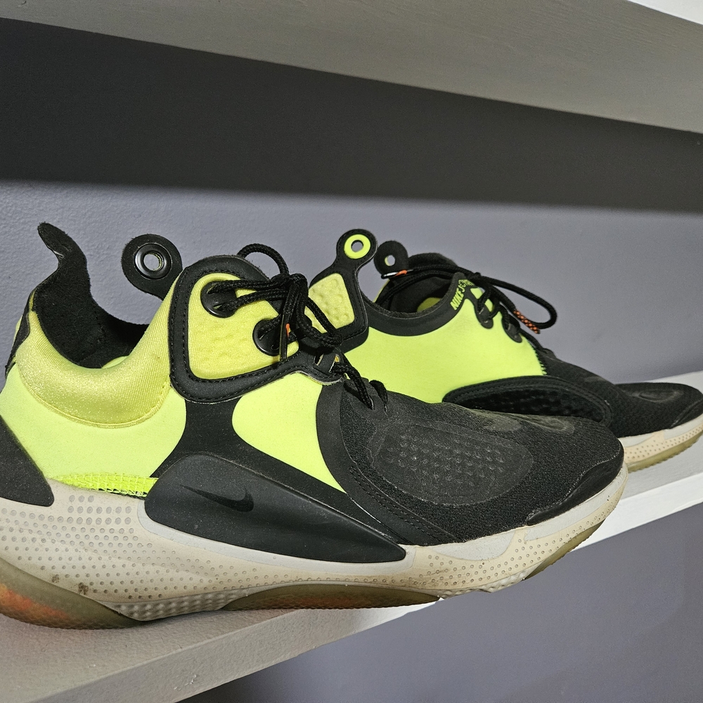 Nike Mens JOYRIDE Sneakers